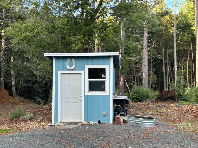 34620 Eureka Hill Rd, Point Arena, CA 95468
