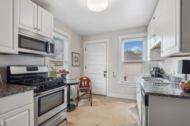 1099 Tower Road 2, Winnetka, IL 60093