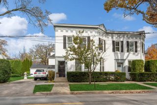 1099 Tower Road 2, Winnetka, IL 60093