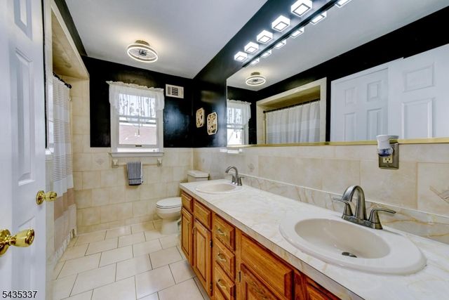 808 Columbus Ave, Raritan Boro, NJ 08869