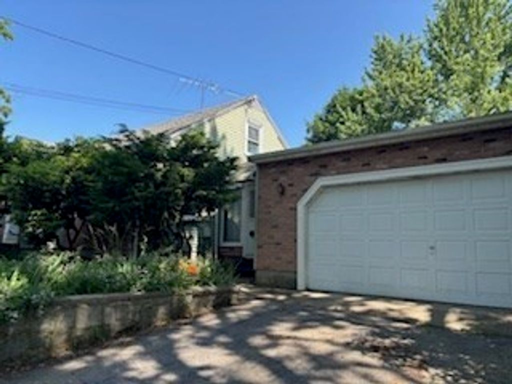 25 Lakeview St, Blackstone, MA 01504