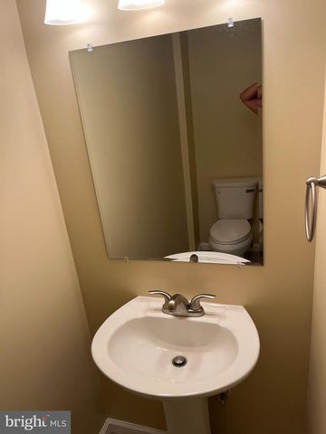 3203 RIVERVIEW DR, Triangle, VA 22172