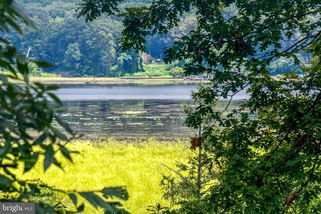 3203 RIVERVIEW DR, Triangle, VA 22172