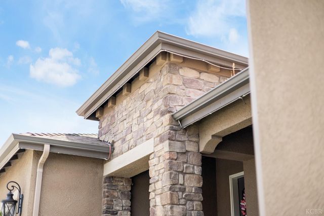 1371 W Sawtooth Place, Hanford, CA 93230
