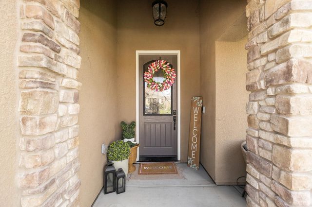 1371 W Sawtooth Place, Hanford, CA 93230