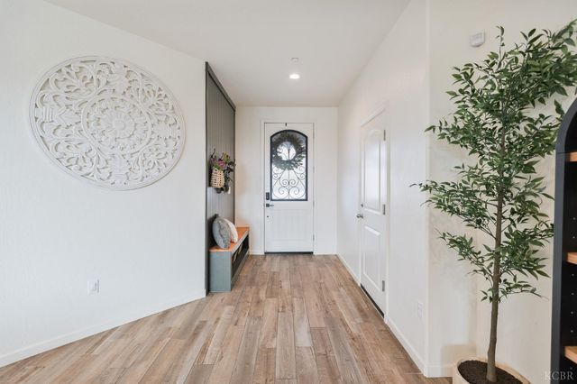 1371 W Sawtooth Place, Hanford, CA 93230