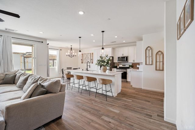 1371 W Sawtooth Place, Hanford, CA 93230