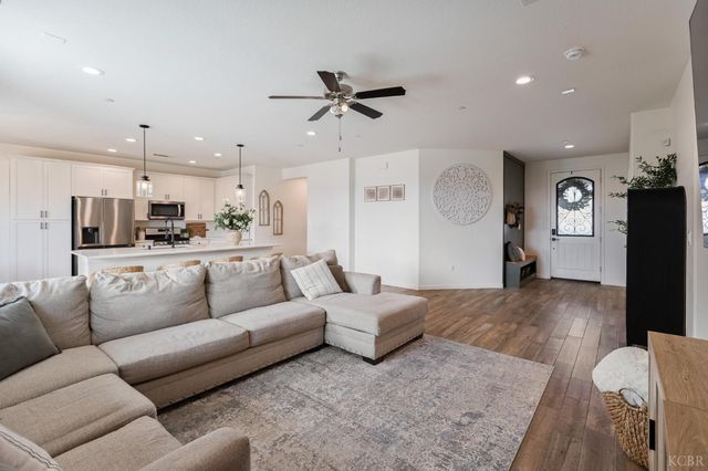 1371 W Sawtooth Place, Hanford, CA 93230
