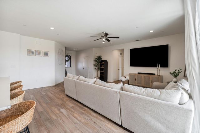 1371 W Sawtooth Place, Hanford, CA 93230