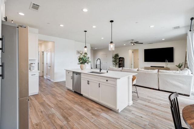 1371 W Sawtooth Place, Hanford, CA 93230