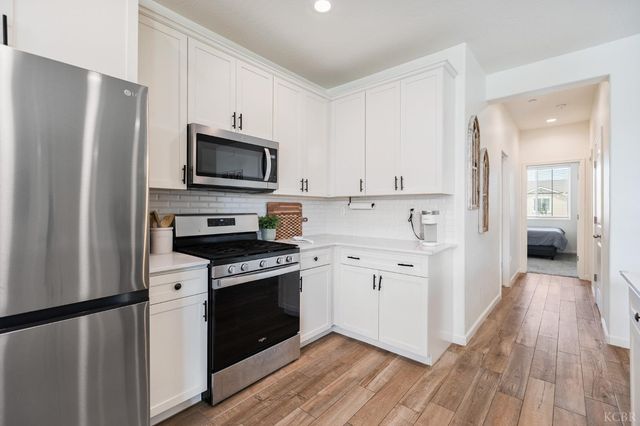 1371 W Sawtooth Place, Hanford, CA 93230