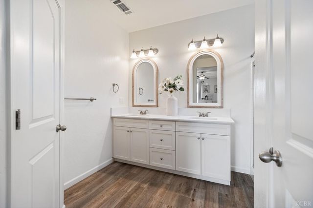 1371 W Sawtooth Place, Hanford, CA 93230