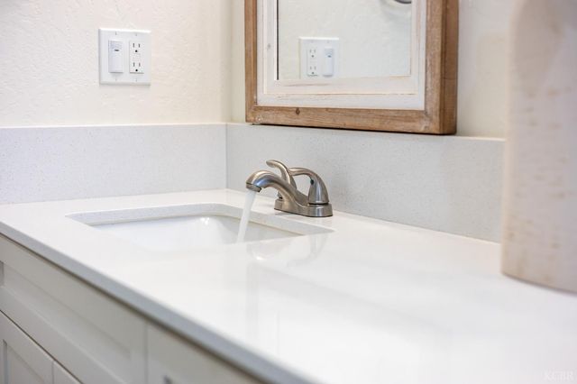 1371 W Sawtooth Place, Hanford, CA 93230