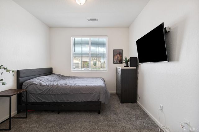 1371 W Sawtooth Place, Hanford, CA 93230