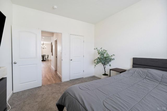 1371 W Sawtooth Place, Hanford, CA 93230