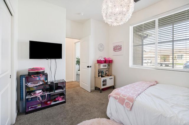 1371 W Sawtooth Place, Hanford, CA 93230