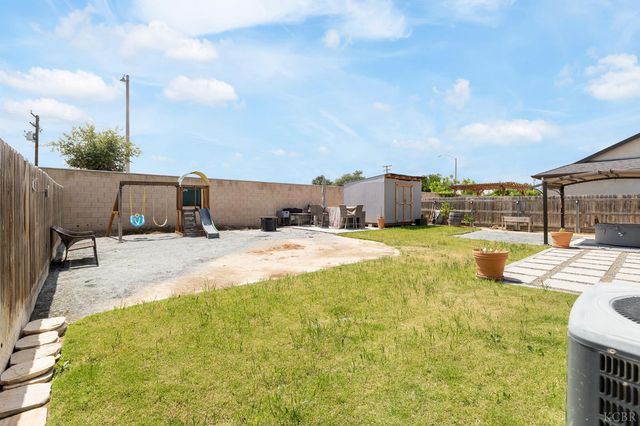 1371 W Sawtooth Place, Hanford, CA 93230
