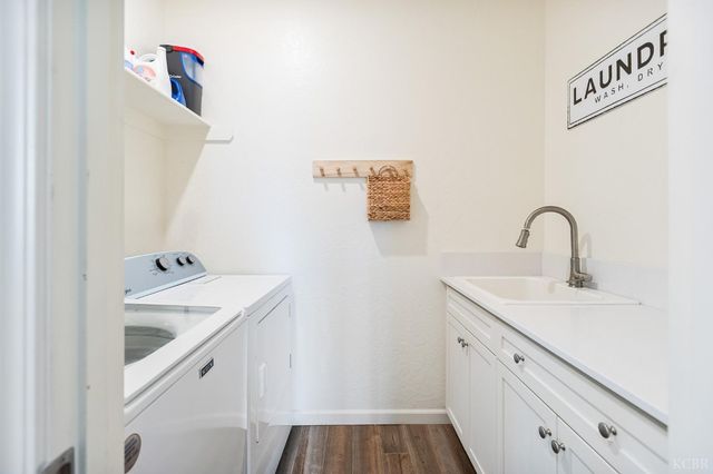 1371 W Sawtooth Place, Hanford, CA 93230