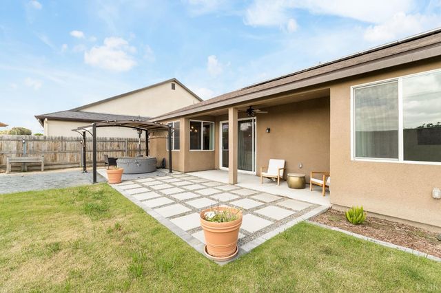 1371 W Sawtooth Place, Hanford, CA 93230