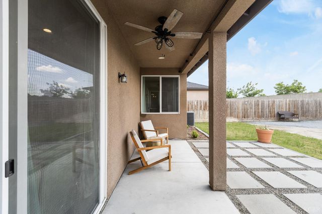 1371 W Sawtooth Place, Hanford, CA 93230