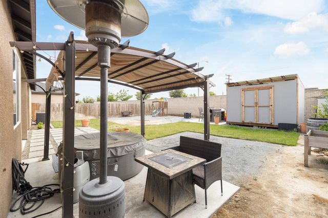1371 W Sawtooth Place, Hanford, CA 93230