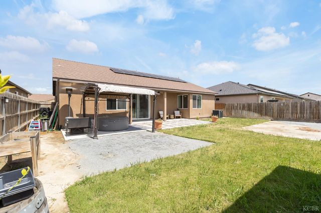 1371 W Sawtooth Place, Hanford, CA 93230