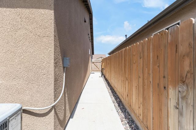 1371 W Sawtooth Place, Hanford, CA 93230