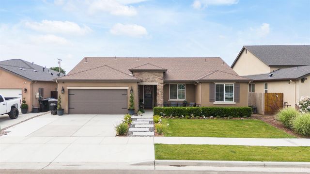 1371 W Sawtooth Place, Hanford, CA 93230