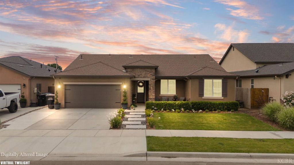 1371 W Sawtooth Place, Hanford, CA 93230