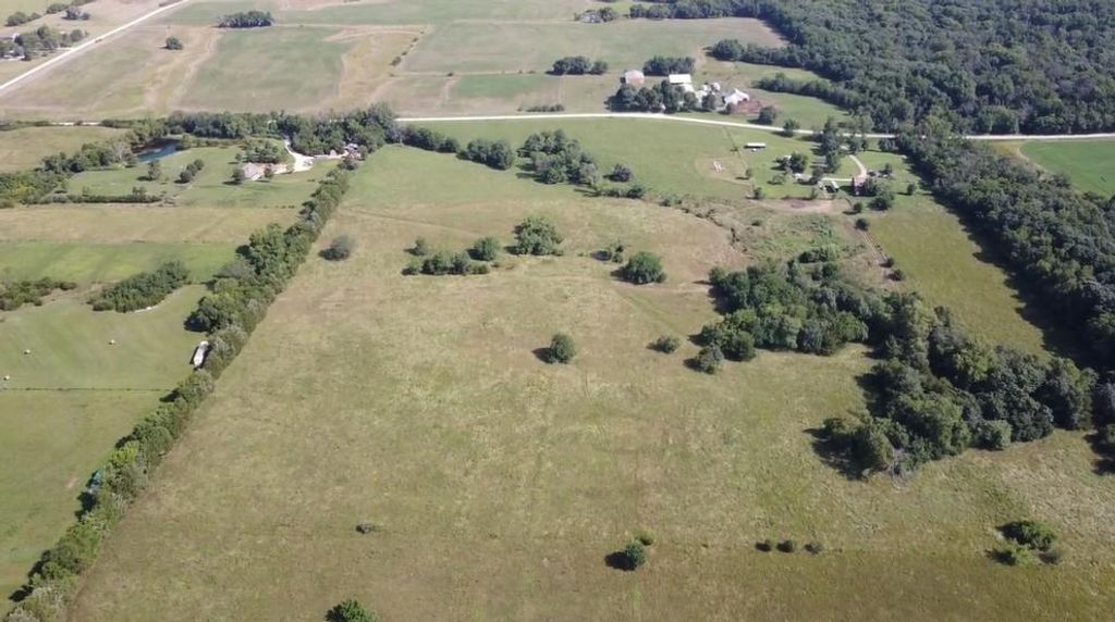 1447 & 1449 N 150 Road, Baldwin City, KS 66006