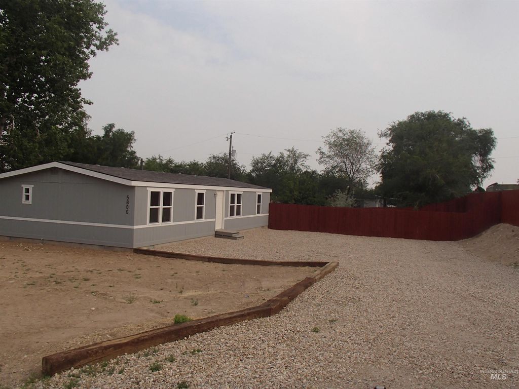 5800 Sunset Dr, Nampa, ID 83686 photo 1