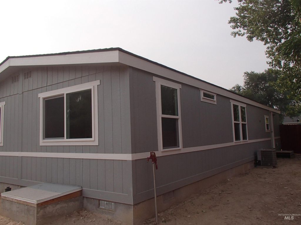 5800 Sunset Dr, Nampa, ID 83686 photo 3