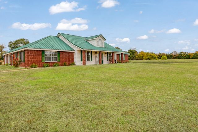 1005 E HWY 82, Blossom, TX 75416