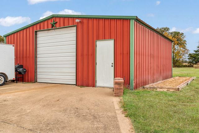 1005 E HWY 82, Blossom, TX 75416