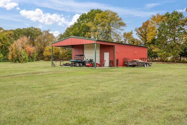 1005 E HWY 82, Blossom, TX 75416