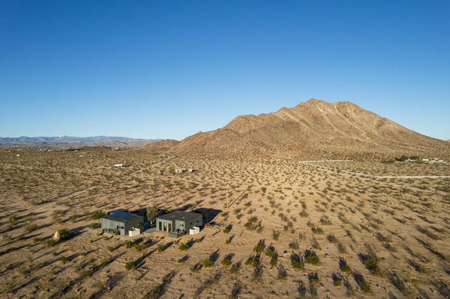 60052 Rocky Avenue, Landers, CA 92285