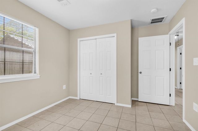 14236 E Ravine Run, Willis, TX 77318