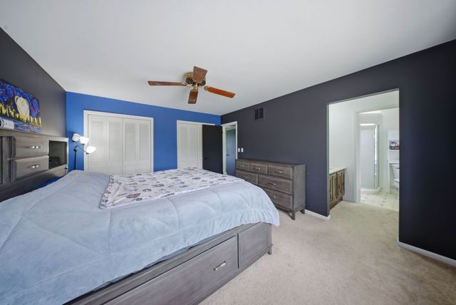 670 Versailles Circle D, Elk Grove Village, IL 60007