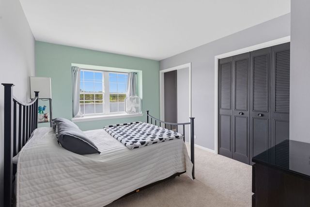 670 Versailles Circle D, Elk Grove Village, IL 60007