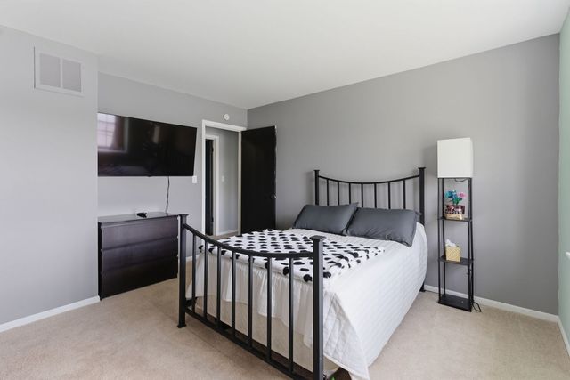 670 Versailles Circle D, Elk Grove Village, IL 60007