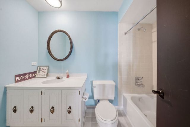 670 Versailles Circle D, Elk Grove Village, IL 60007