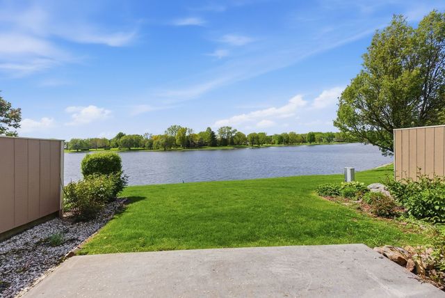 670 Versailles Circle D, Elk Grove Village, IL 60007