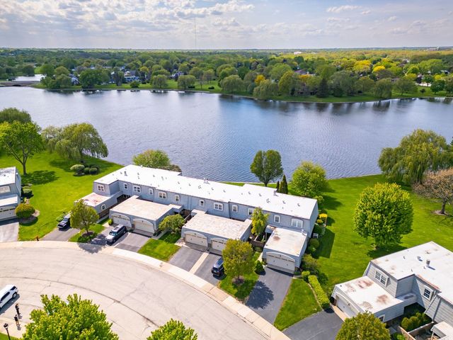 670 Versailles Circle D, Elk Grove Village, IL 60007
