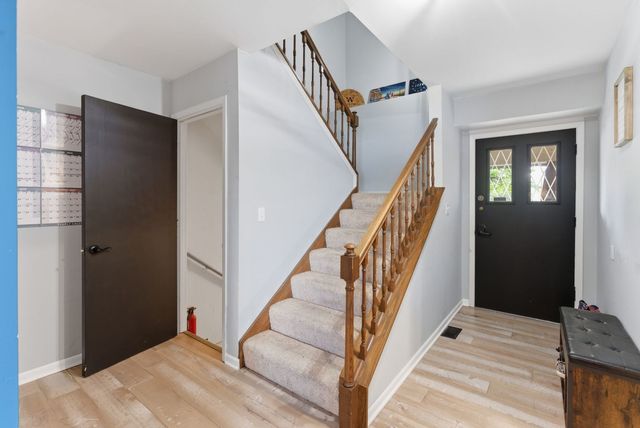 670 Versailles Circle D, Elk Grove Village, IL 60007