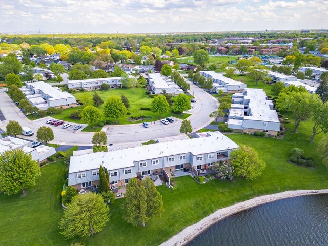 670 Versailles Circle D, Elk Grove Village, IL 60007