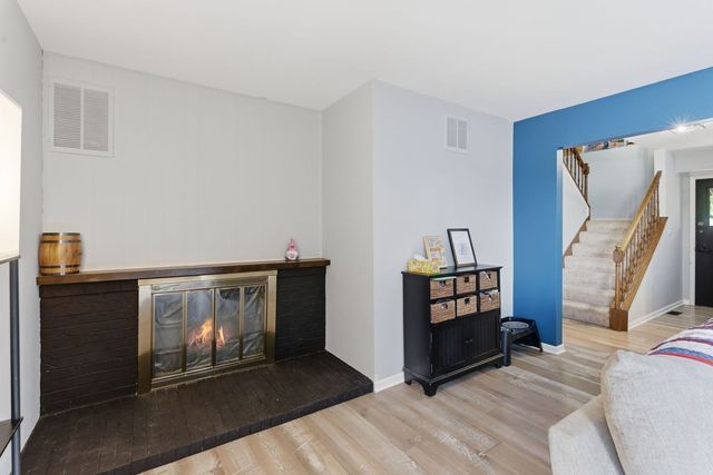 670 Versailles Circle D, Elk Grove Village, IL 60007