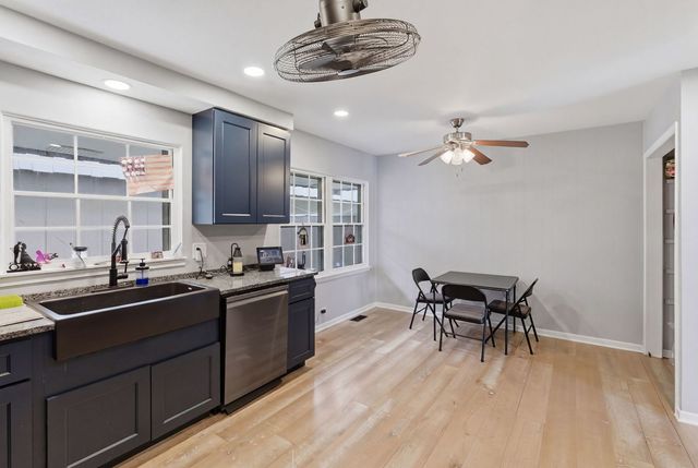 670 Versailles Circle D, Elk Grove Village, IL 60007