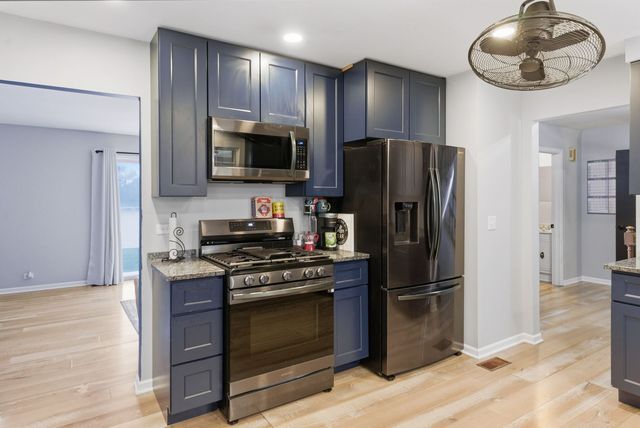 670 Versailles Circle D, Elk Grove Village, IL 60007