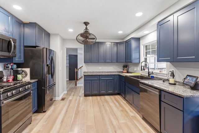 670 Versailles Circle D, Elk Grove Village, IL 60007