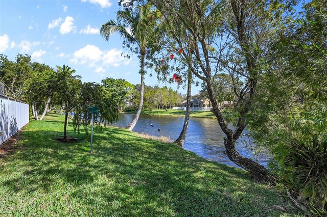 6030 Swans Way, Coconut Creek, FL 33073